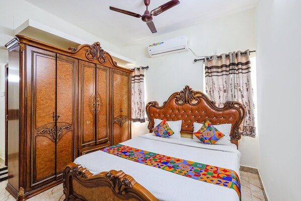 Egyptian cotton sheets, premium bedding, in-room safe, free WiFi - FabExpress Fen Breeze (Chennai)