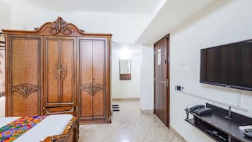 Egyptian cotton sheets, premium bedding, in-room safe, free WiFi