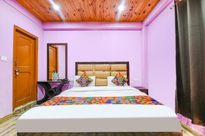 Egyptian cotton sheets, premium bedding, in-room safe, free WiFi - FabHotel Chand Palace (Manali)