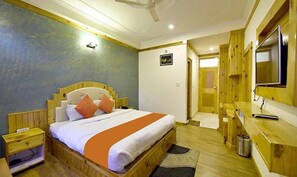 Egyptian cotton sheets, premium bedding, in-room safe, free WiFi