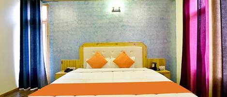Egyptian cotton sheets, premium bedding, in-room safe, free WiFi