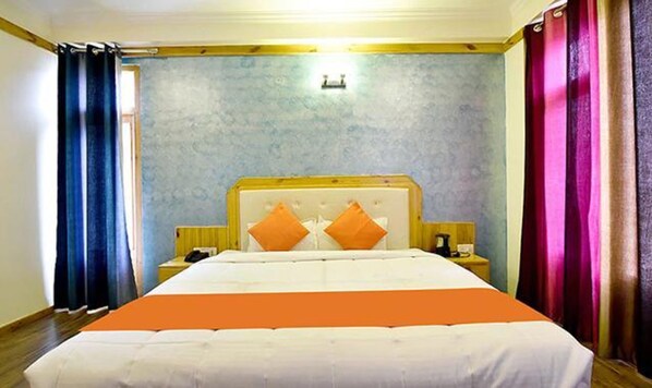 Egyptian cotton sheets, premium bedding, in-room safe, free WiFi