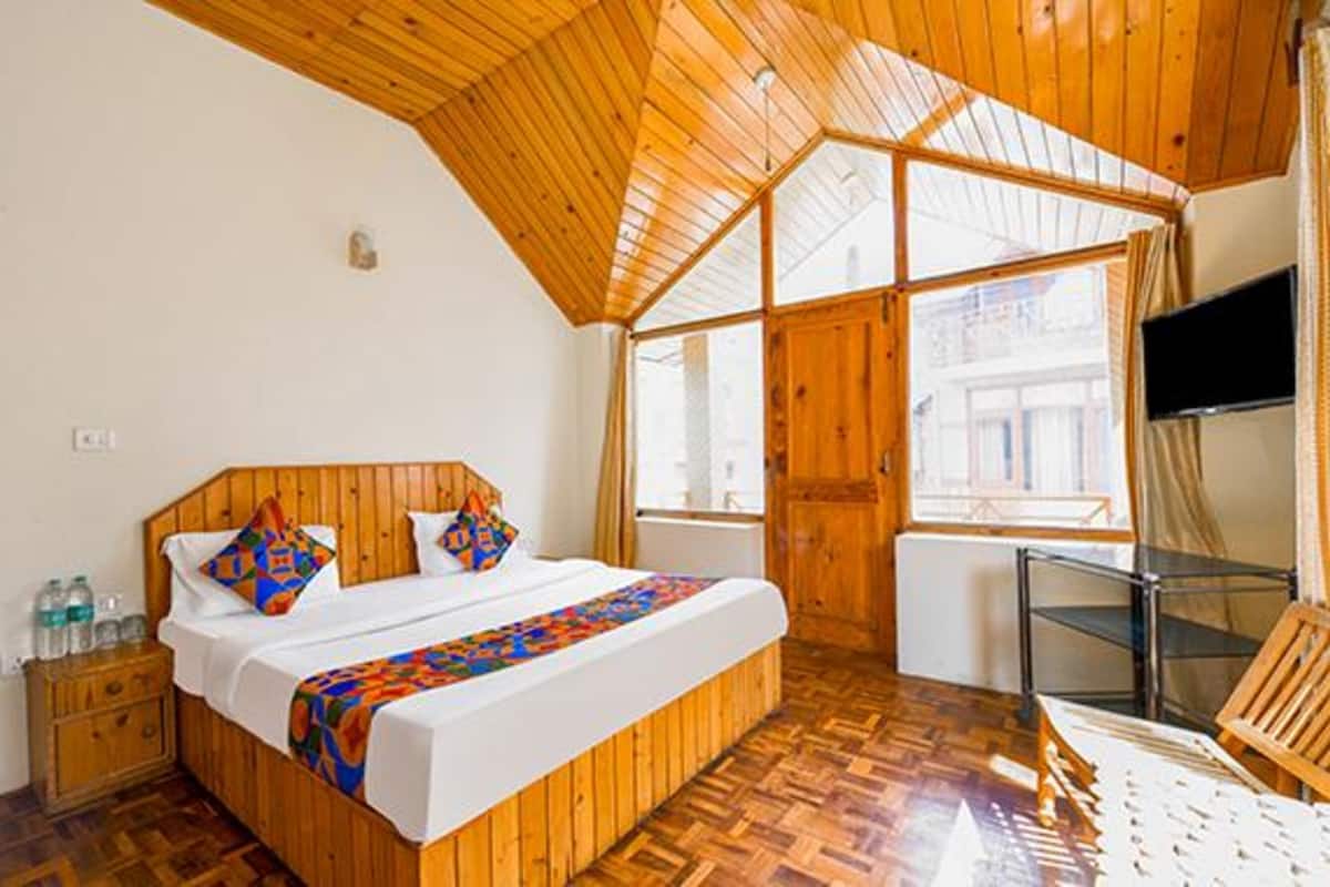 Premium Room | Egyptian cotton sheets, premium bedding, in-room safe, free WiFi