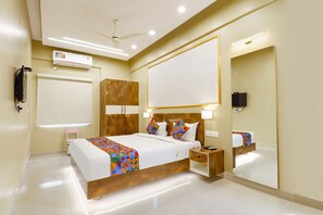 客房內保險箱、書桌、免費無線上網、床單