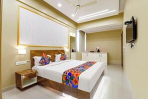 Deluxe Room | Peti besi dalam bilik, meja, Wi-fi percuma, cadar katil 