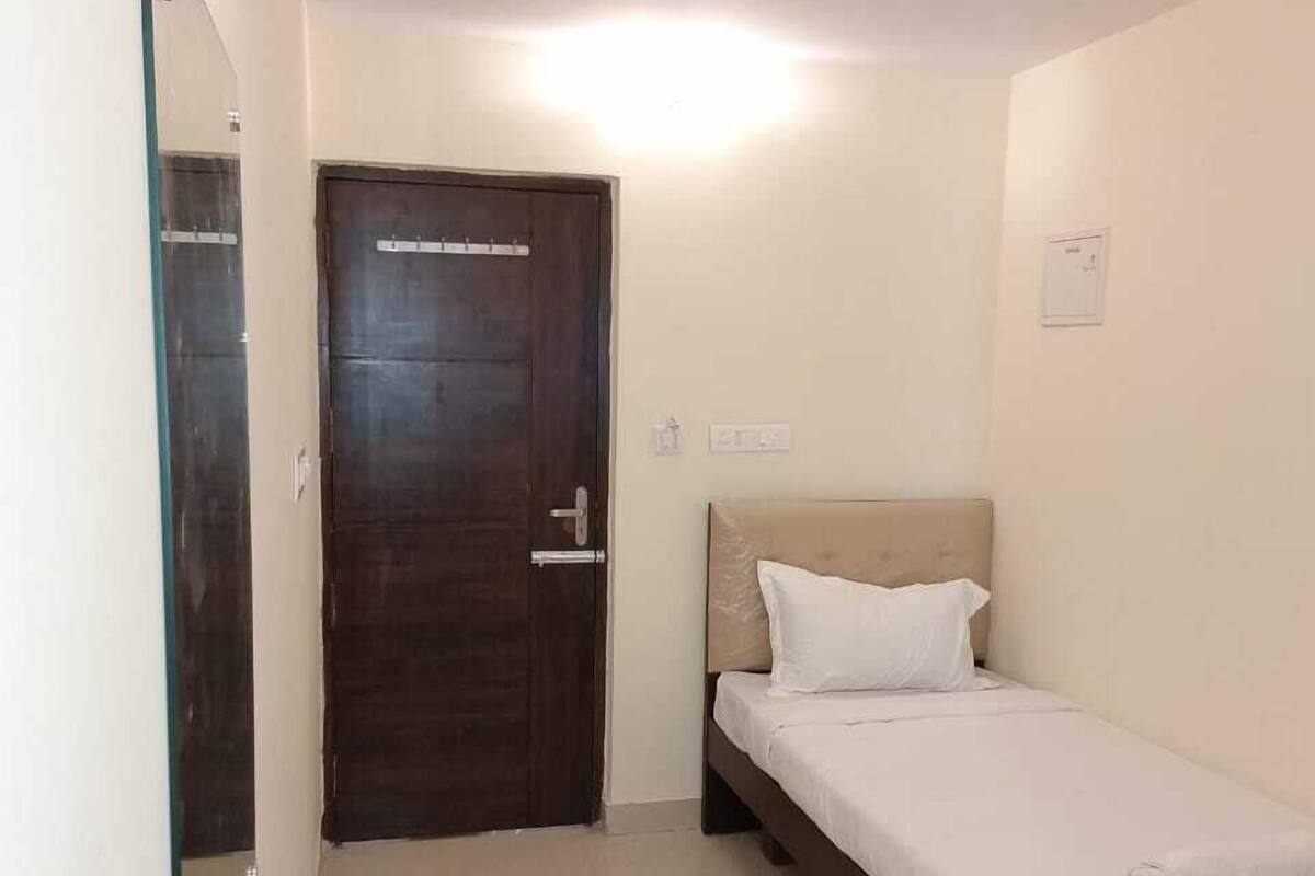 Habitación individual | Caja de seguridad en la habitación, escritorio y wifi gratis