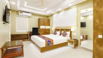 Deluxe Room | In-room safe, desk, free WiFi, bed sheets