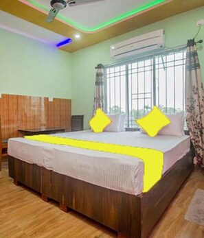 Egyptian cotton sheets, premium bedding, in-room safe, free WiFi - FabHotel Utsho (Jalpaiguri)