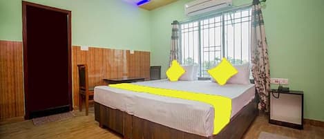 Egyptian cotton sheets, premium bedding, in-room safe, free WiFi