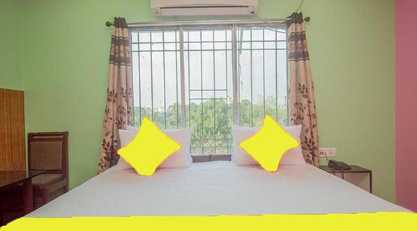 1 bedroom, Egyptian cotton sheets, premium bedding, in-room safe