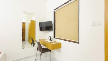 Egyptian cotton sheets, premium bedding, in-room safe, free WiFi