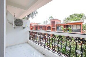 Balcony - Via Pednekar Plaza (Baga)