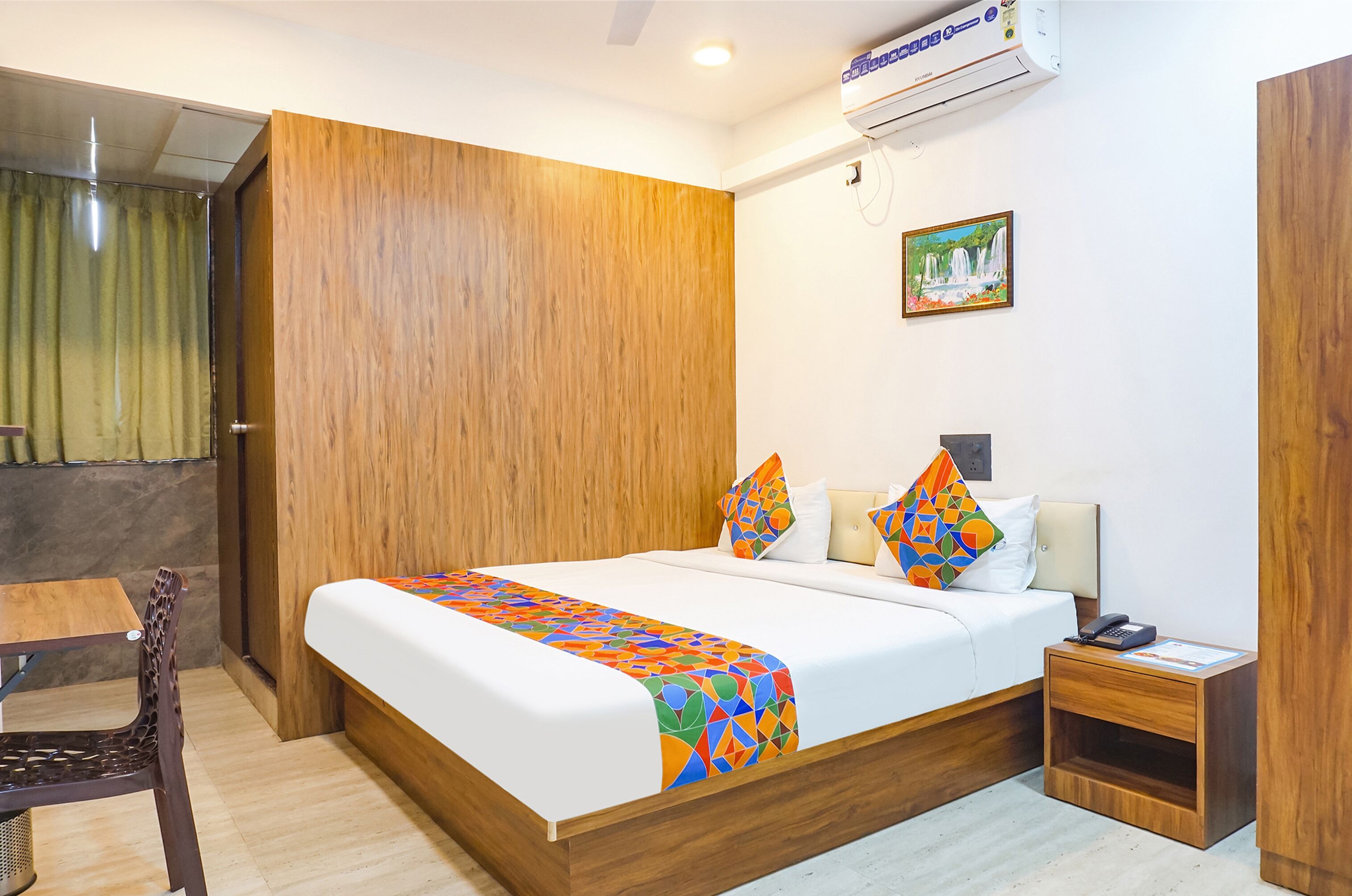 Egyptian cotton sheets, premium bedding, pillow-top beds, in-room safe