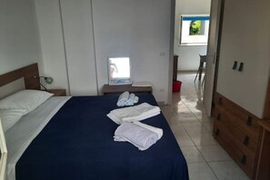 2 bedrooms, bed sheets - Piano Terra Fronte Mare (Nocera Scalo)