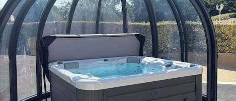 Baignoire à remous extérieure