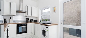 Ty Gwladus a Einion by Wales Escapes near Waterfall Country