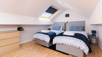 4 bedrooms, iron/ironing board, WiFi, bed sheets