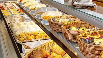 Desayuno bufé gratuito y diario