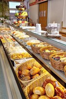 Café da manhã com buffet grátis todos os dias