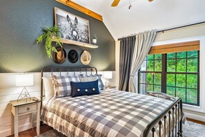 3 عدّة غرف نوم ومكواة/لوح كي وواي فاي مجانًا وملاءات أسرّة