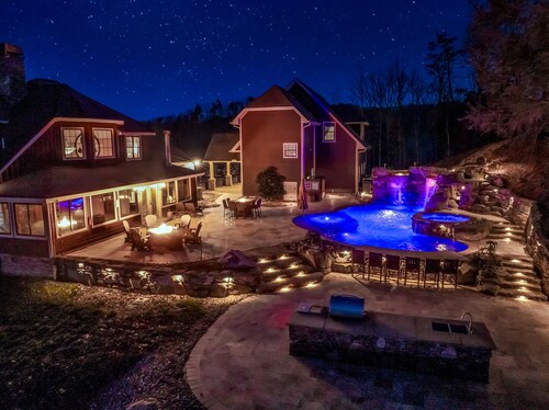 Luxury Smokies Home with Backyard Paradise