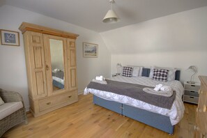 3 bedrooms, iron/ironing board, bed sheets - A 3-bedroom beach front house with spectacular views across the Dornoch First. (Golspie)