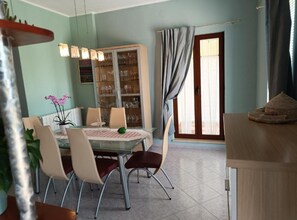 Villa (Two Bedroom Villa) | Dining room