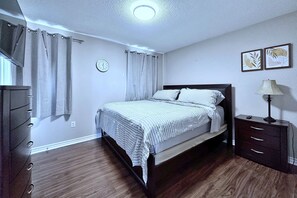 3 bedrooms, desk, iron/ironing board, WiFi - Cozy house at south end Barrie (Barrie)