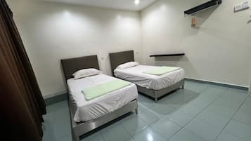 Desk, laptop workspace, free WiFi, bed sheets