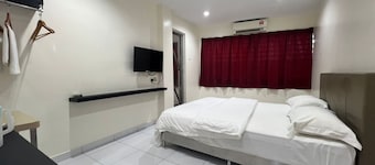 OYO 90994 Hotel Golden Mouse