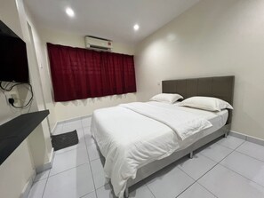 Kamar Double Deluks, 1 Tempat Tidur Queen | Meja kerja, ruang kerja ramah laptop, Wi-Fi gratis, dan seprai linen