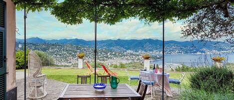 屋外ダイニングエリア