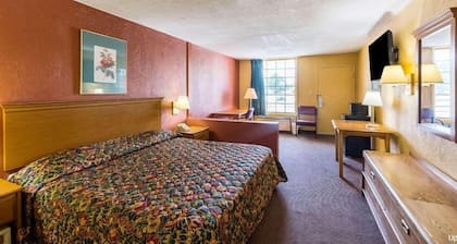 Orangeburg Inn & Suites