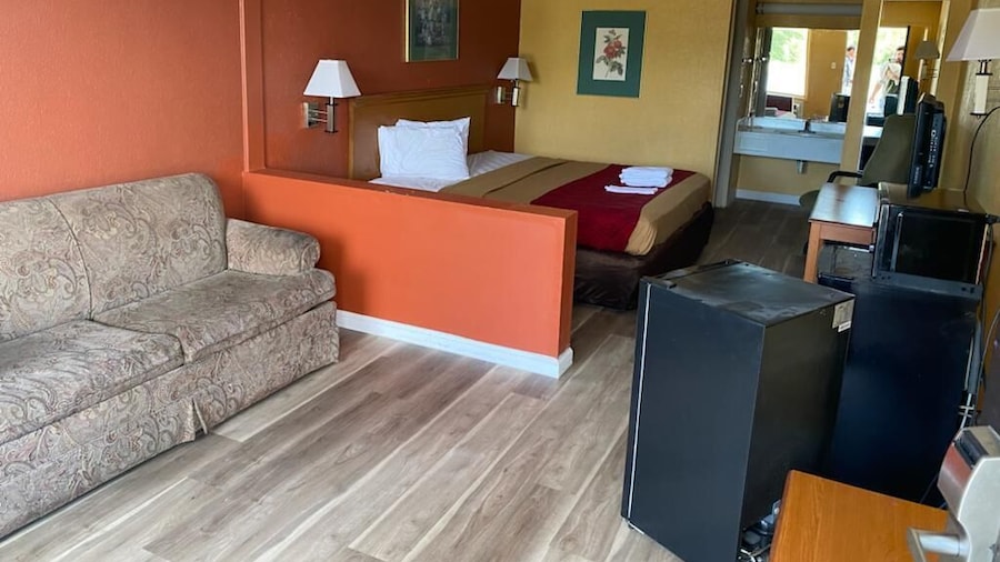 Orangeburg Inn & Suites