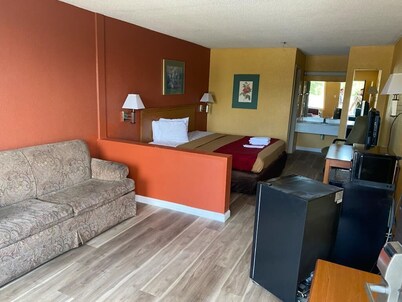 Orangeburg Inn & Suites 