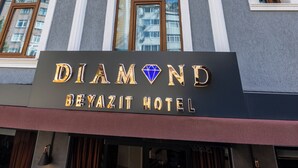A hotel building with a sign reading "DIAMOND BEYAZIT HOTEL". - Diamond Beyazıt Hotel (Istanbul)