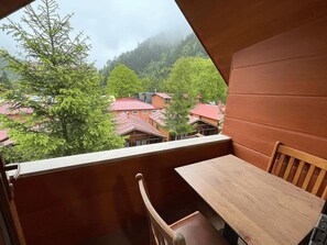 Habitación doble estándar, balcón, vista al jardín | Insonorización y wifi gratis 