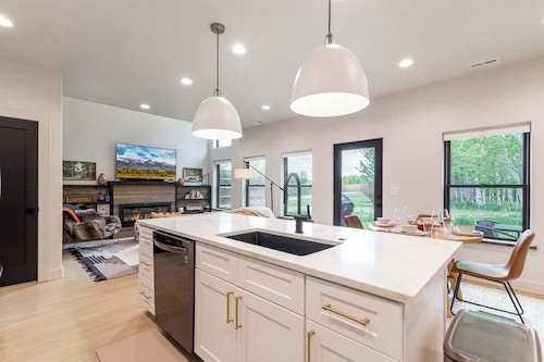 Luxurious Driggs Retreat – Near Parks with Hot Tub