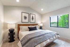 3 chambres, fer et planche à repasser, Wi-Fi gratuit, draps fournis