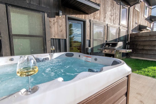 Luxurious Driggs Retreat – Near Parks with Hot Tub