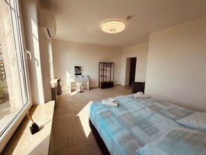 3 quartos, cofres nos quartos, ferros/tábuas de passar roupa, Wi-Fi