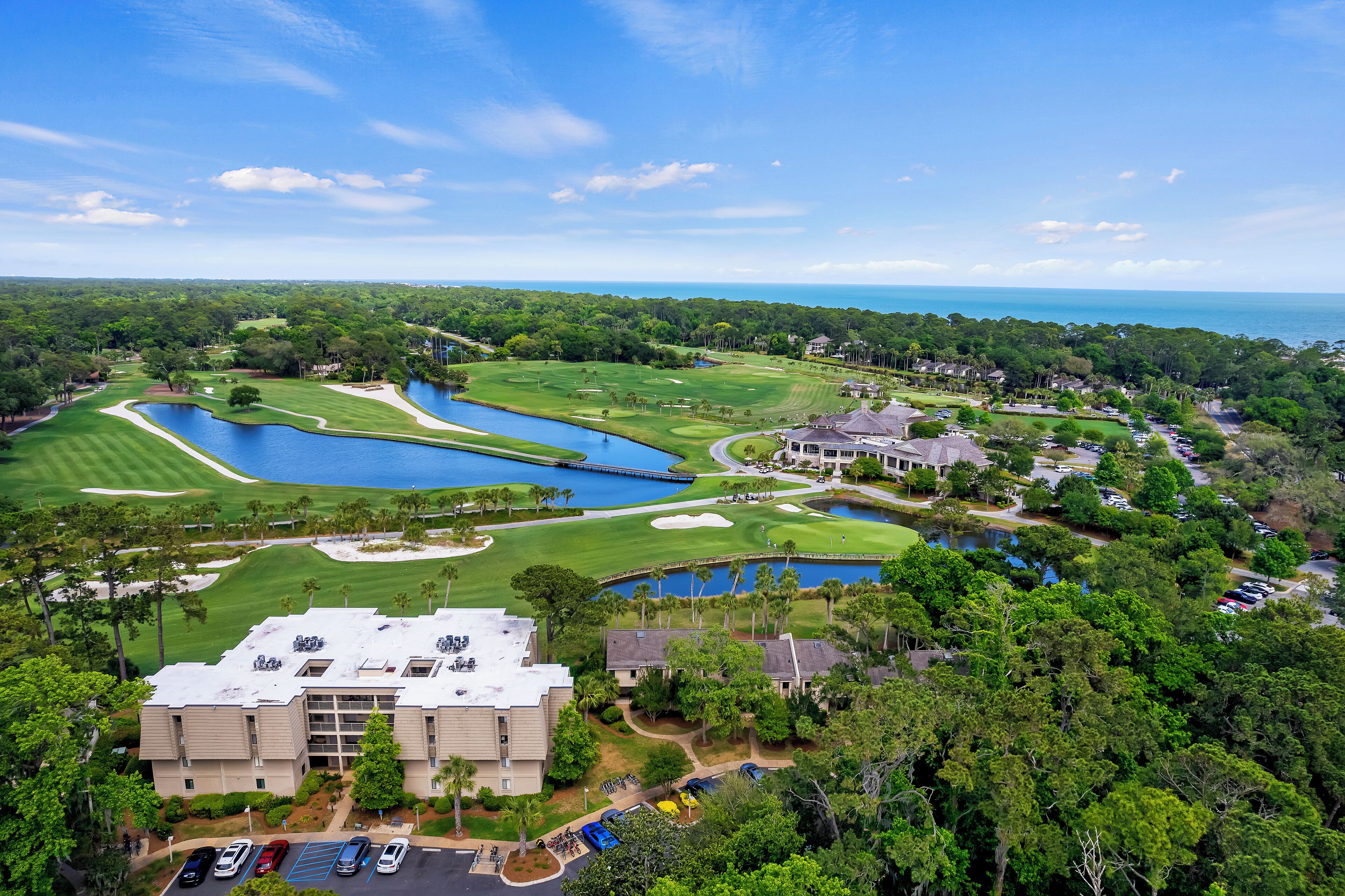 Spectular 3 BR Golf Views! Near the Sea Pines Beach Club & Golf Courses Sleeps 8