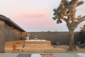 Tina de hidromasaje al aire libre