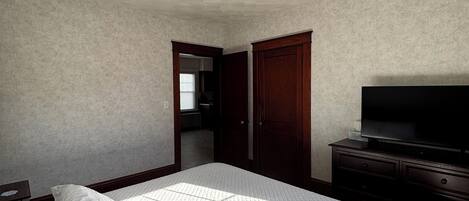 3 habitaciones, tabla de planchar con plancha, wifi y ropa de cama