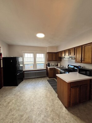 Fridge, microwave, oven, stovetop - Cozy, 3 bed retreat near downtown Bristol (Bristol)