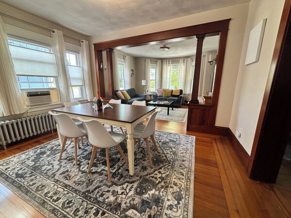 Dining - Cozy, 3 bed retreat near downtown Bristol (Bristol)