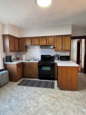 Fridge, microwave, oven, stovetop - Cozy, 3 bed retreat near downtown Bristol (Bristol)