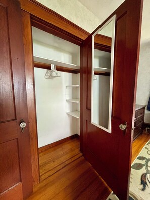 Interior - Cozy, 3 bed retreat near downtown Bristol (Bristol)