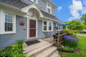 Exterior - Cozy Corner Cottage - Dutch Colonial Step from Beach (Sheboygan)