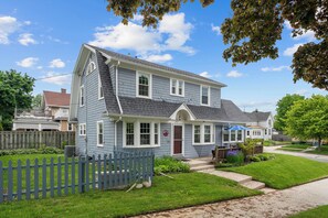 Exterior - Cozy Corner Cottage - Dutch Colonial Step from Beach (Sheboygan)